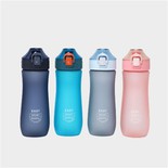 Gobelets en plastique pour l'eau