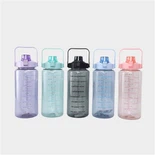 Tasses en plastique avec poignées pour le sport